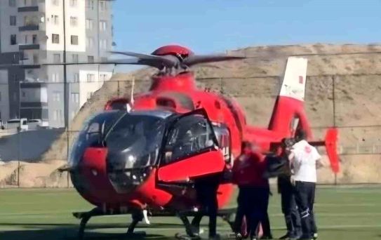 Darende'de Göğüs Ağrısı Olan Hasta Hava Ambulansıyla Sevk Edildi