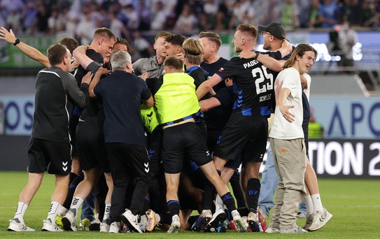 Tarihi zafer! Bundesliga'nın eski şampiyonunu yenip 30 yıl sonra küme düşürdüler