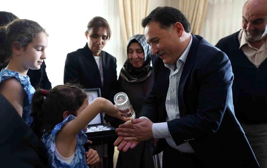 Vali Çiçek'ten şehit ailelerine bayram ziyareti