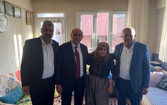 Başkan Akdeniz bayram namazını Afşar Mahallesi'nde kıldı