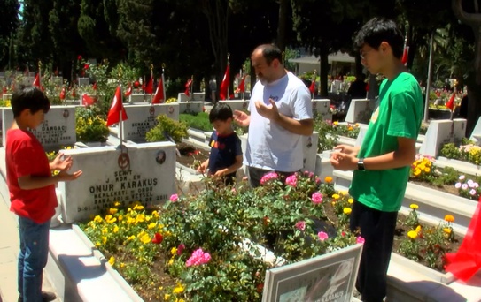 Kurban Bayramı'nda şehitlik ziyareti