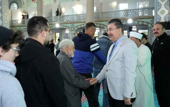 Vali Yılmaz Bayram Namazını Kıldı