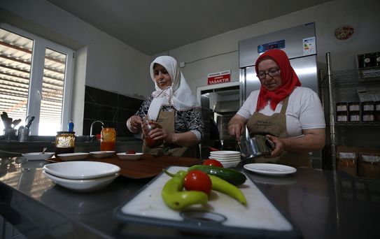 Kadın Kooperatifi Geleneksel Ürünleriyle Ayvacık'ta