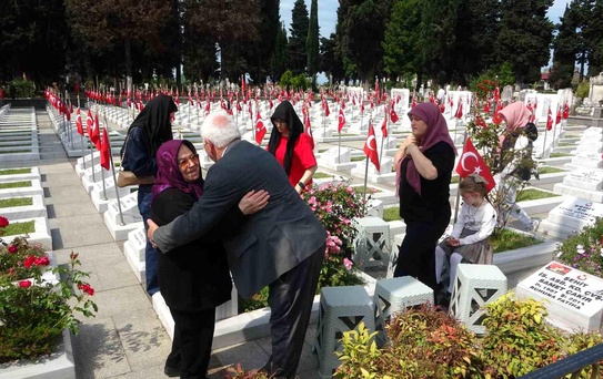 Trabzon'da Şehitlikte Bayram Anması