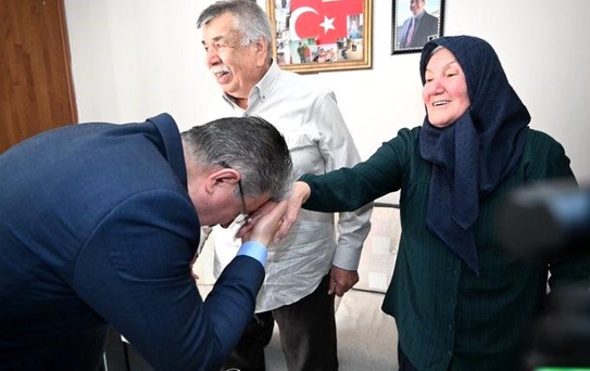 Vali Yılmaz, Şehit Ailesini Bayramda Ziyaret Etti