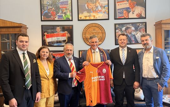 Baumgartner'a Galatasaray Forması Takdim Edildi