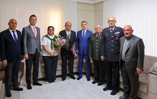 Vali Eldivan'dan şehit ailesi ve gaziye bayram ziyareti