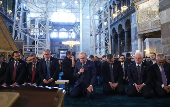 Cumhurbaşkanı Erdoğan Ayasofya'da! Cuma namazı çıkışı dikkat çeken açıklamalar