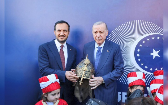 Erdoğan'a fetih miğferi hediye edildi
