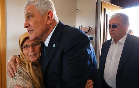 İYİ Parti Genel Başkanı Dervişoğlu’ndan İmamoğlu'nun anne babasına bayram ziyareti