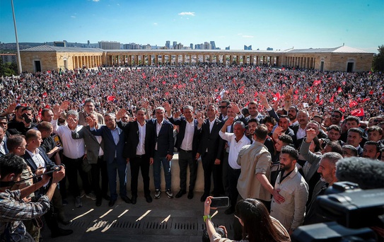 Kritik mitingde gövde gösterisi: Taraflarını belli eden milletvekilleri oradaydı