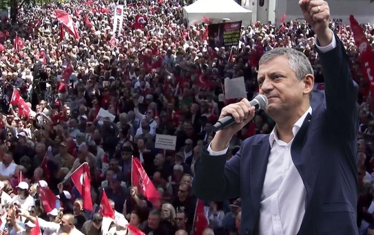 Özgür Özel Güvenpark'ta halka sesleniyor: Bugün iktidar yürüyüşü başlatmanın günüdür