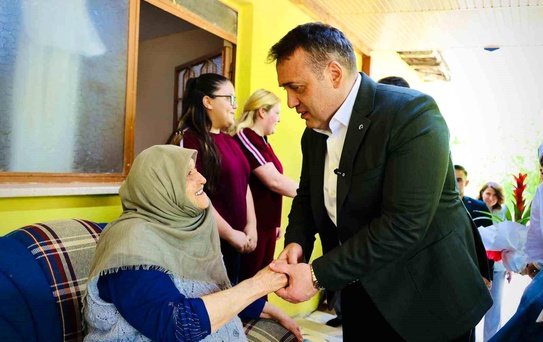 Vali Sözer'den şehit ailesine bayram ziyareti