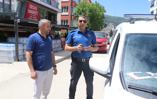 Duyarlı vatandaş parayı polise teslim etti