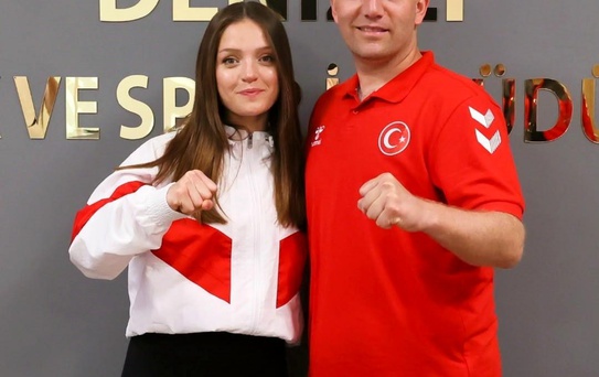 Zehra Orhan Almanya'da Taekwondo Yarışmasına Hazırlanıyor