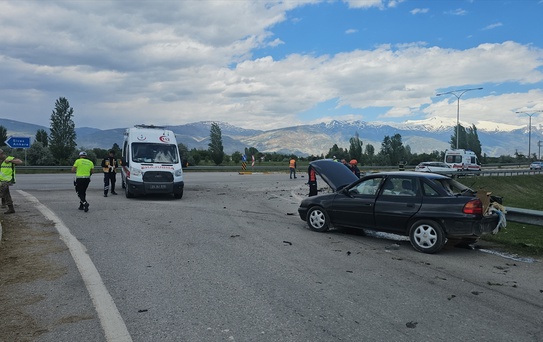 Erzincan'da Trafik Kazası: 4 Yaralı