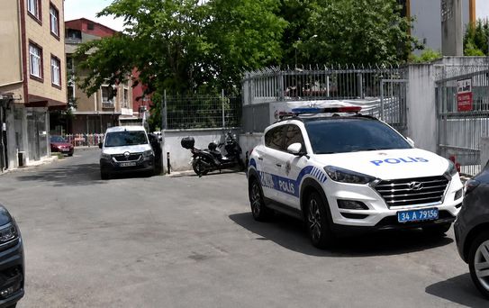 Eyüpsultan'da ders sırasında 2. kattan atlayan öğrenci hastaneye kaldırıldı