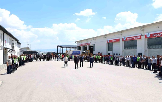 Pursaklar Belediye Başkanı Çetin, belediye personeliyle bayramlaştı