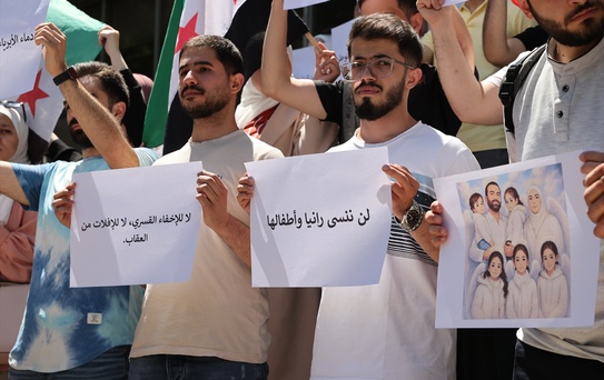 Şam Üniversitesi'nde Raniya el-Abbasi için saygı duruşu