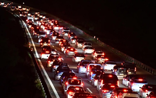 TEM Otoyolu'nda İstanbul yönü trafiğe kapatılıyor