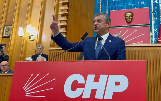 CHP'nin grup toplantısı başladı! Özgür Özel partililere hitap ediyor