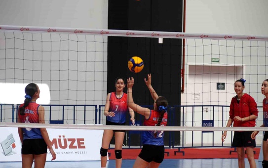 Depremde hayatını kaybeden Eskişehirli voleybolcunun ismi sezona verildi