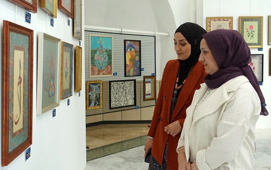 Ebru Sanatı İzmir'de Sergilendi