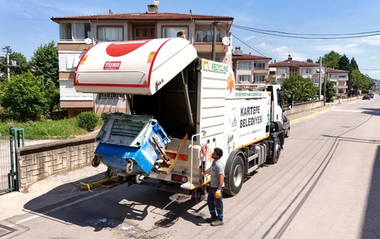 Kartepe'de bayram sonrası temizlik mesaisi