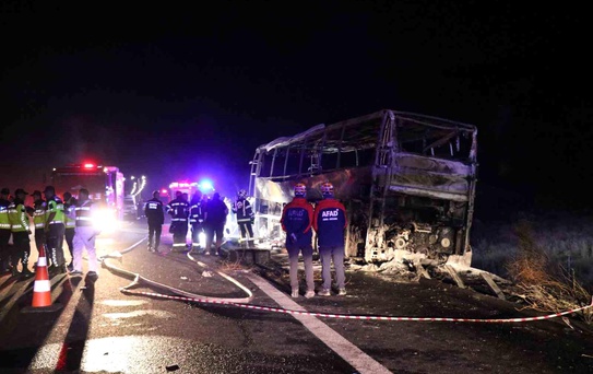8 kişinin öldüğü otobüs kazasında hayatını kaybedenlerin 6'sının cenazeleri teslim edildi