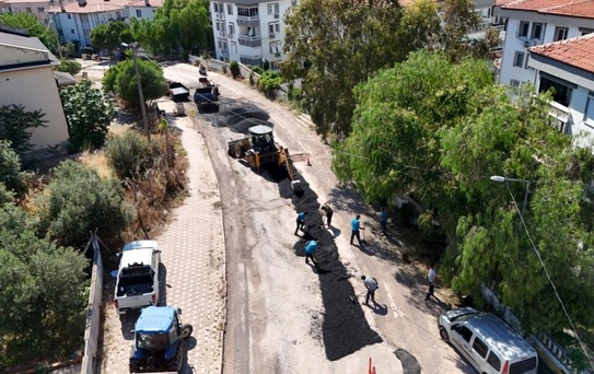 Ayvalık'ta doğalgaz sonrası yol onarımları sürüyor