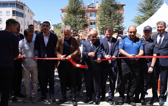 Beyşehir'de halk eğitim yıl sonu sergisi açıldı