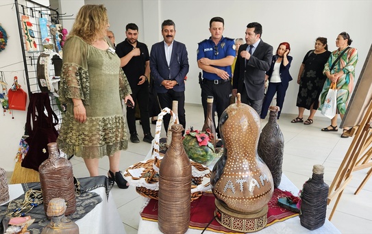Eceabat'ta Halk Eğitimi Sergisi Açıldı
