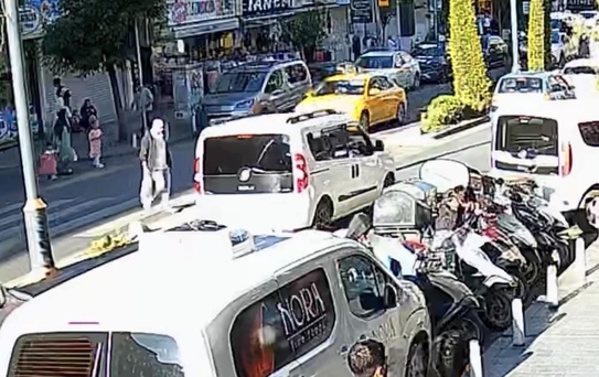 Kağıthane’de bayram ziyaretinden dönen otizmli 5 yaşındaki Zümre kazada hayatını kaybetti, kaza anı kamerada