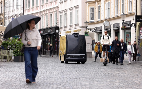 Ljubljana'da Akıllı Teslimat Robotu Başladı