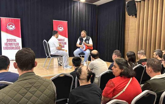 Fatih Sanat Akademisi'nde özel bireylere enstrüman ve tiyatro eğitimi