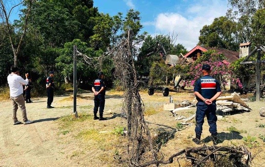 Tekirova'da Kaçak Yapılar Yıkıldı
