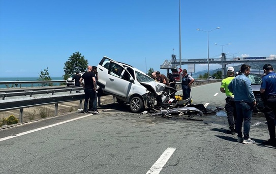Rize'de Trafik Kazası: 2 Ölü, 3 Yaralı