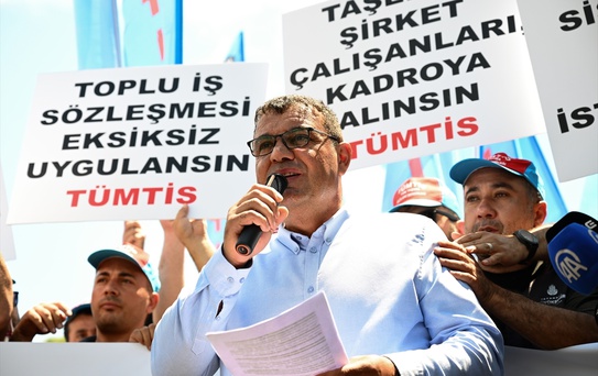 Taşeron İşçiler İBB'yi Protesto Etti