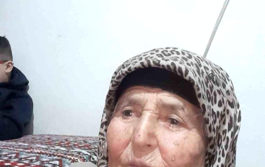 Tarlada uyuyan kadın iş makinesinin altında can verdi