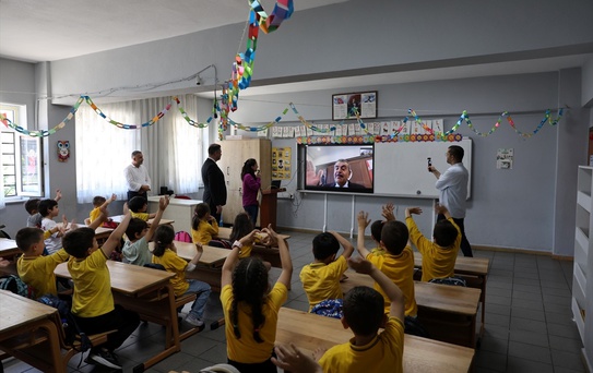 Bakan Tekin'den Öğrencilere Sürpriz Ziyaret