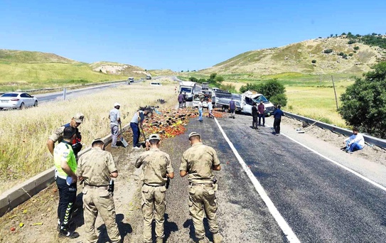 Silvan'da Kamyonet Tekerleği Patladı