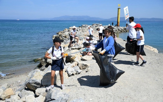 Geleceğin çevre gönüllüleri Kuşadası Belediyesi'nin etkinliğinde buluştu