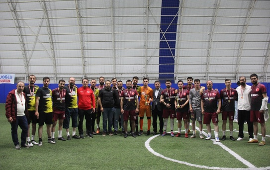 Zara'da şehit öğretmen anısına futbol turnuvası