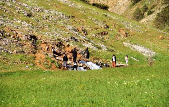 Göksun'daki Doğal Su Kaynağı Ziyaretçi Akınına Uğruyor