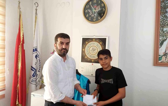 Umre Ödüllü Yarışmada Dereceye Giren Öğrencilere Ödül
