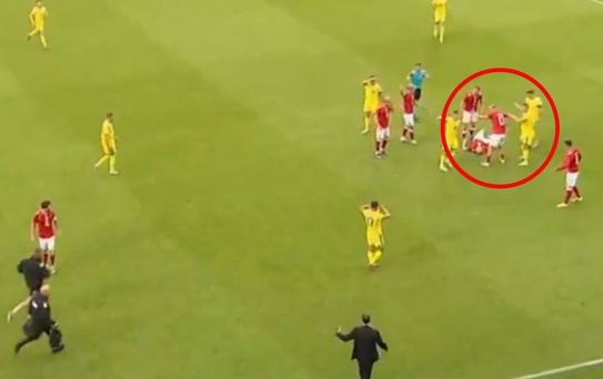Christian Eriksen maç içerisinde yine yere yığıldı