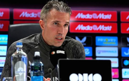 Feyenoord Robin van Persie'yi kovdu