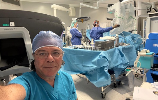 Prof. Dr. Oktar Asoğlu İngiltere'de Canlı Ameliyat Yapacak