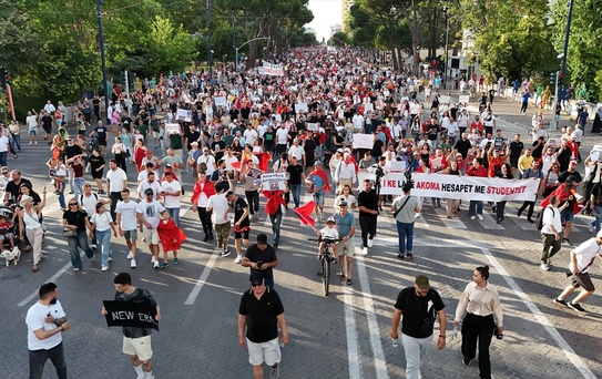 Tiran'da Trump bağlantılı turizm projesine karşı 9 gündür protesto