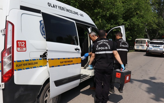Camları kırık araçtan ceset çıktı! Vücudundaki detay dikkat çekti